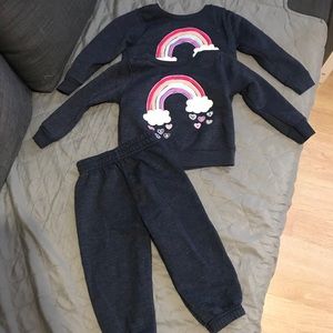 Set of 2 sweaters 1 pair of pants